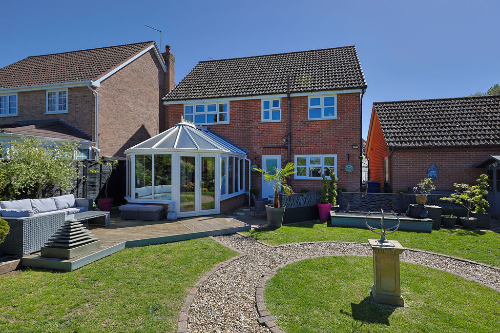 Sandstone Avenue Walton